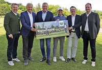 Michael Feiertag (Tourismus Steiermark), Karl Fussi (STGV), governor Mario Kunasek (Styria), Lukas Nemecz (AUT), president Kurt Klein (STGV) and Klaus Geyrhofer (Murhof)
