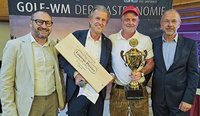 Der neue Weltmeister Christian Kerschbaum mit (v.l.) Günter Troiber, Thomas Schreiner und Andreas Gerleigner